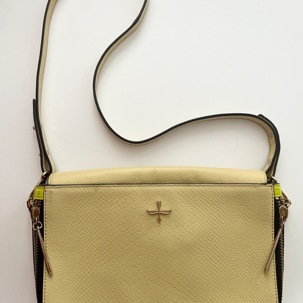 Yellow Leather Pour La Victoire Crossbody handbag, genuine leather